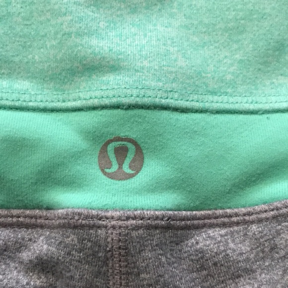 Lululemon “Groove” crop. Size 6. - Picture 6 of 7